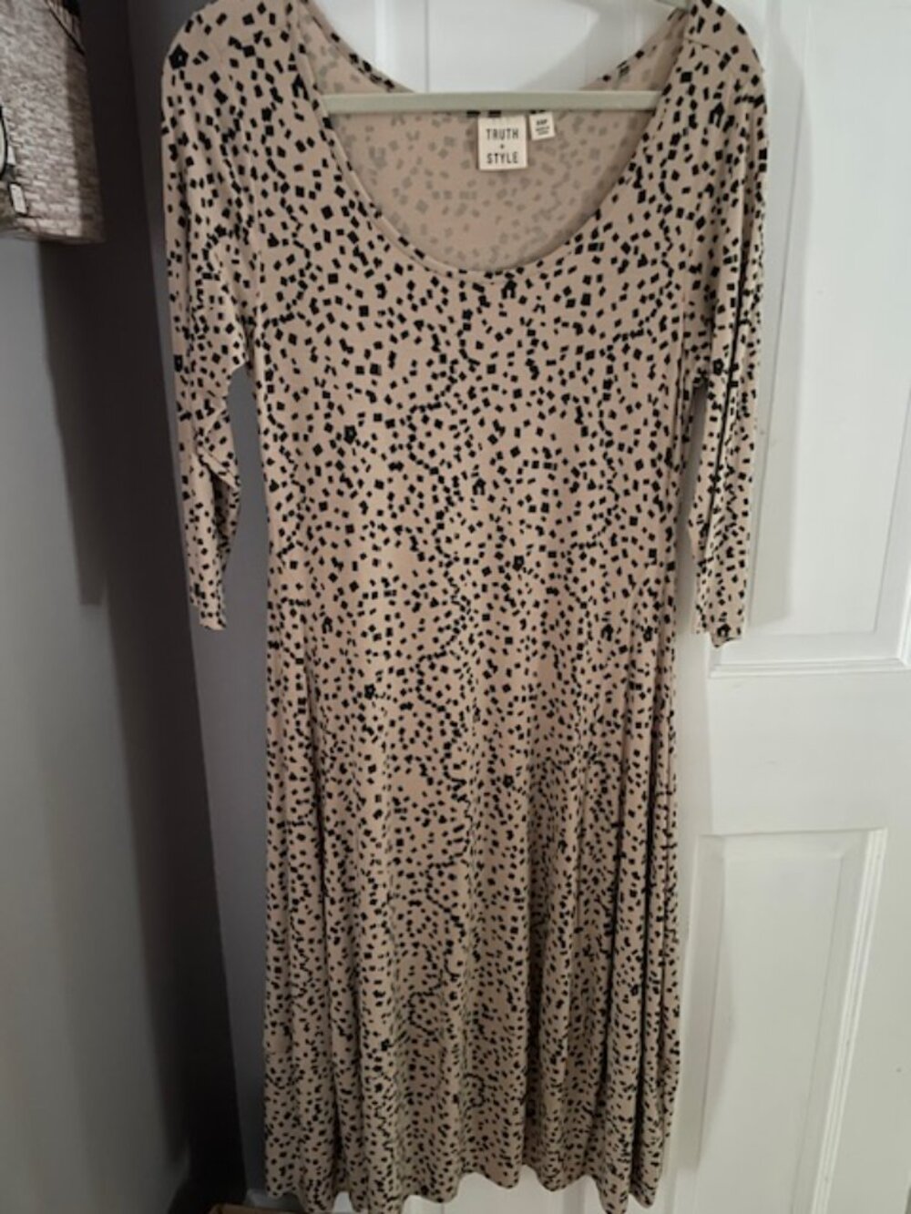 Truth + Style Taupe Scoop Neck Mid-Length Dress with Bubble Hem, XSP